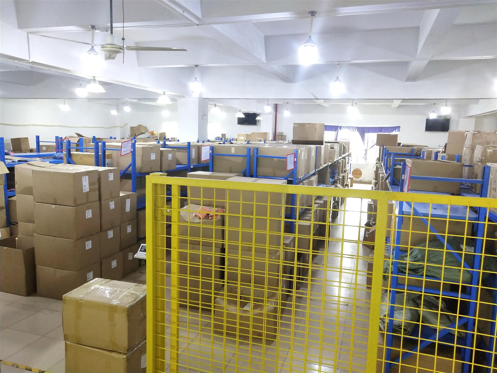 Prepare the packed order. Outdoorsbloom factory photograph