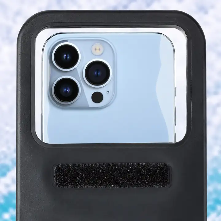 Rear camera window placement in the black fold-open phone pouch reference