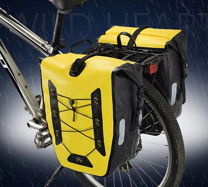 30L Roll-Top Waterproof Bicycle Commuter Pannier — carrying and construction detail