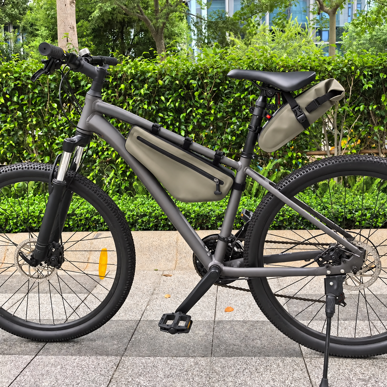 600D PVC Waterproof Bicycle Frame Bag — carrying and construction detail