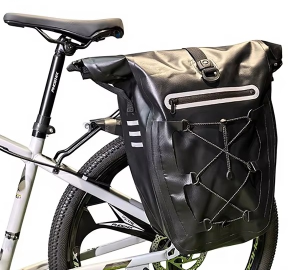PVC Roll-Top Waterproof Bicycle Rack Pannier — carrying and construction detail